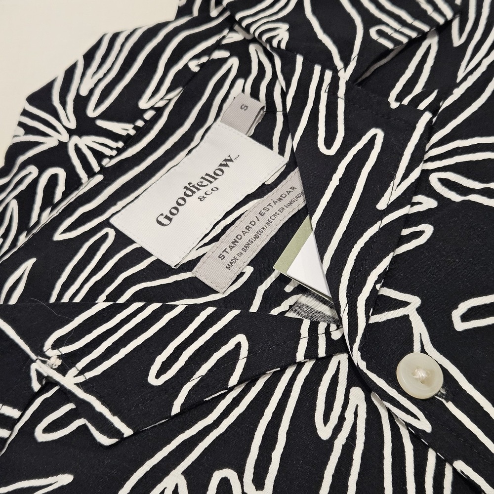 NWT Goodfellow Mens Size S Short Sleeve Button-up Shirt Black/White Tropical